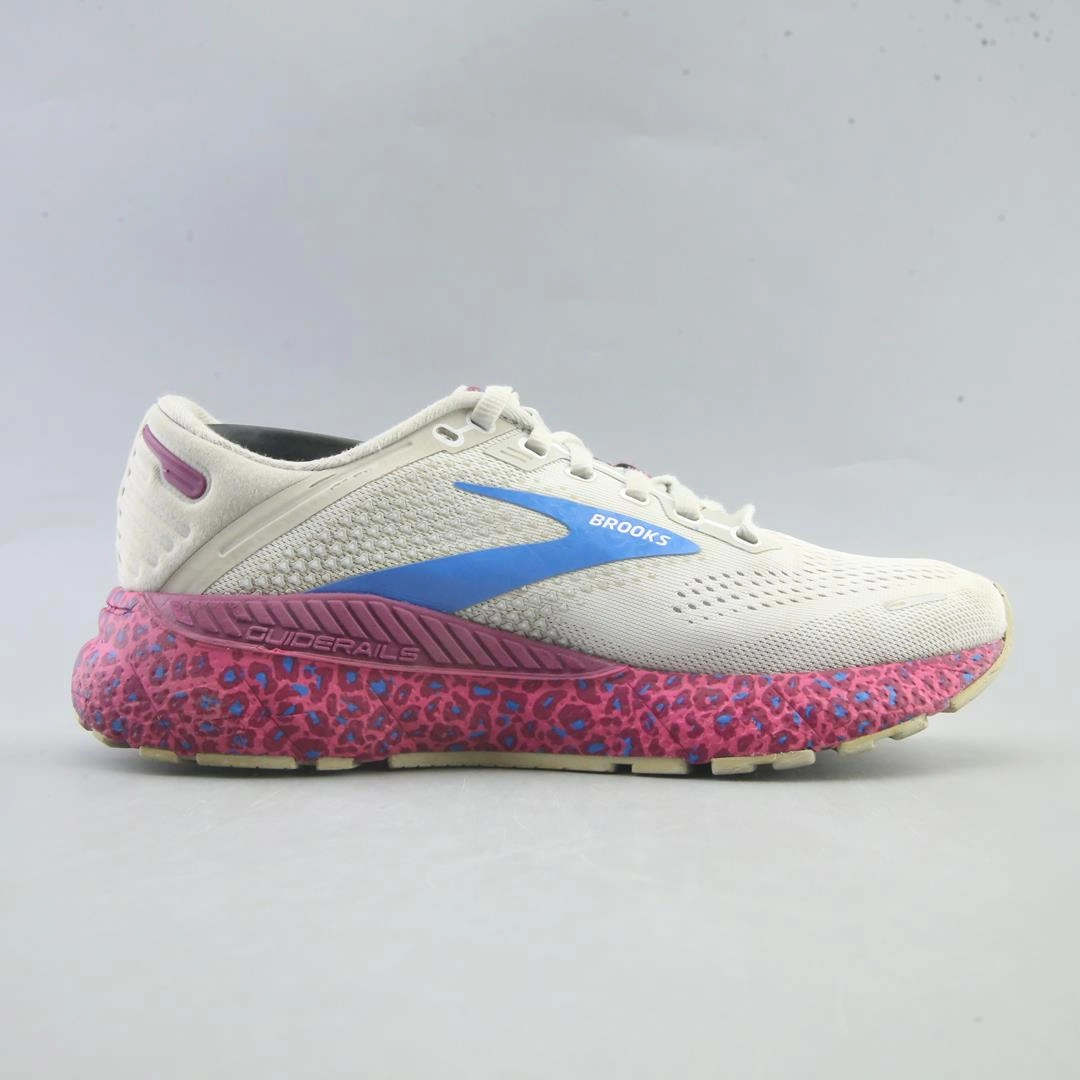 BROOKS ADRENALINE GTS 22 Brooks running shoe close-ups