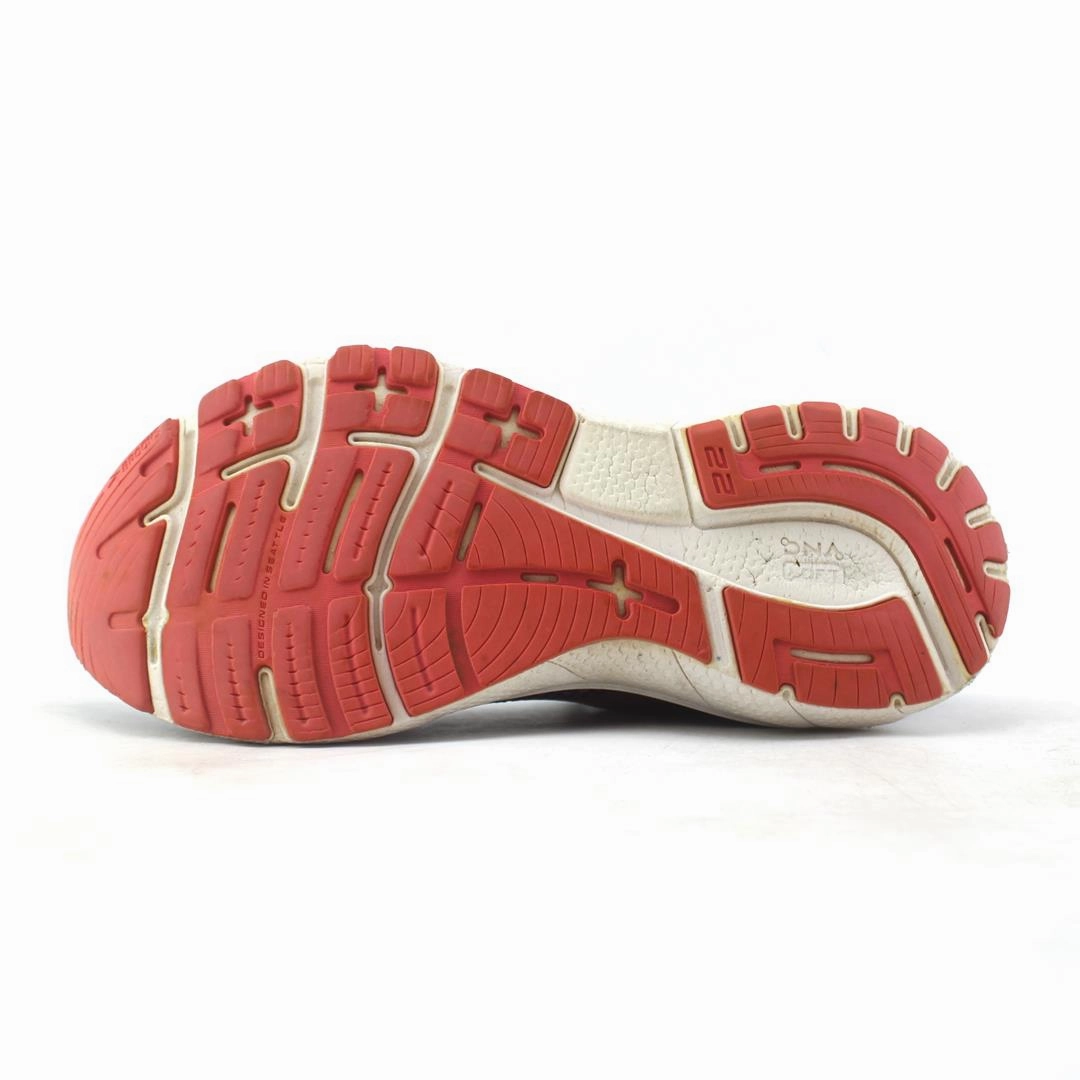 BROOKS ADRENALINE GTS 22 Brooks running shoe close-ups
