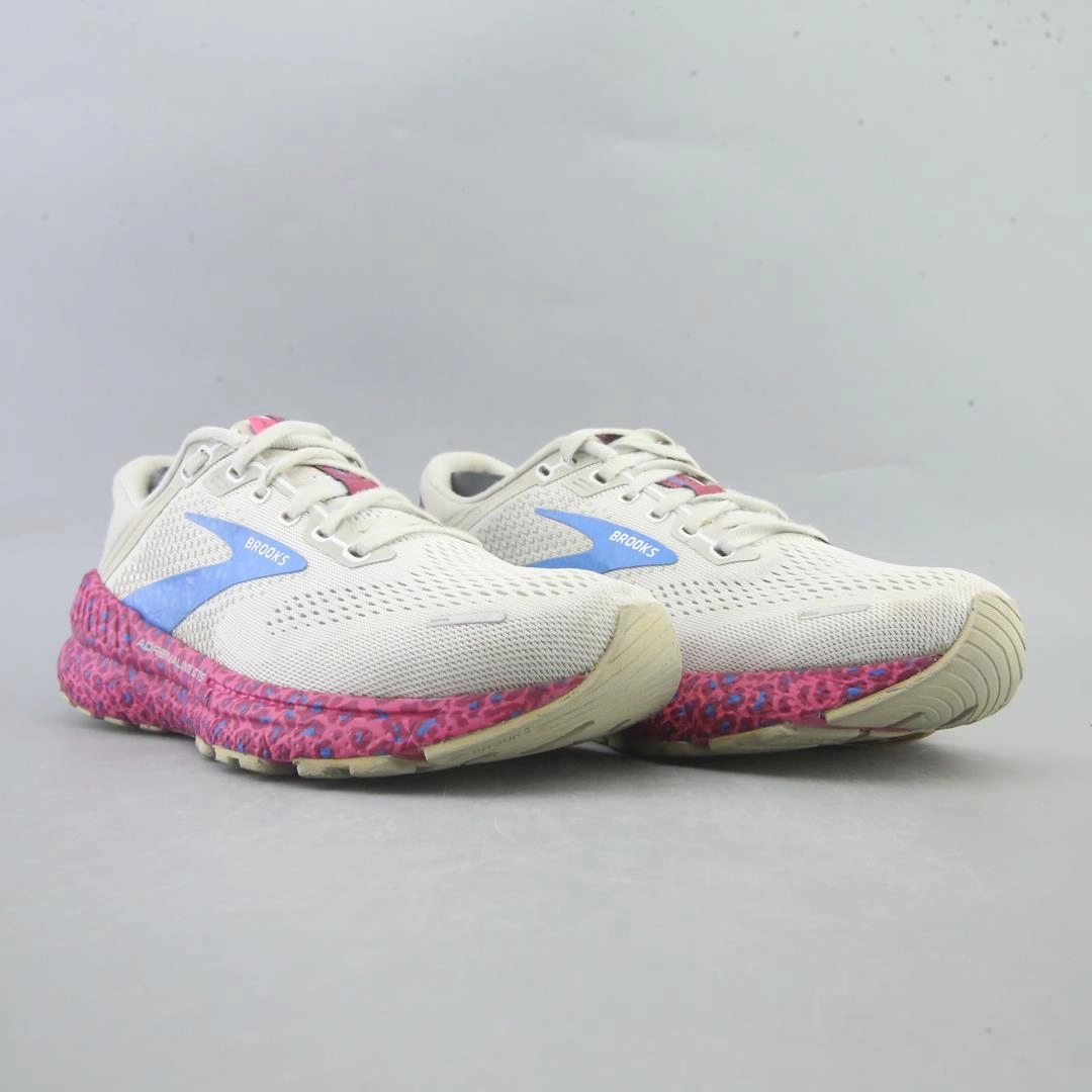 BROOKS ADRENALINE GTS 22 Brooks running shoe close-ups