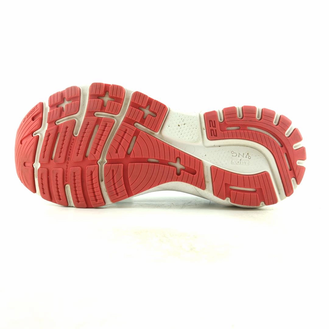BROOKS ADRENALINE GTS 22 Brooks running shoe close-ups