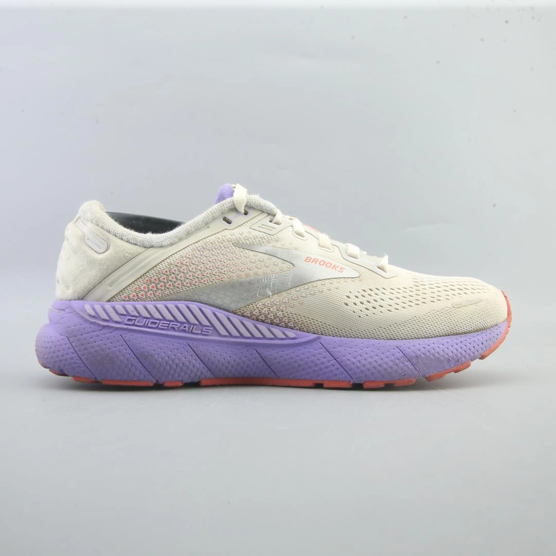 BROOKS ADRENALINE GTS 22 Brooks running shoe close-ups