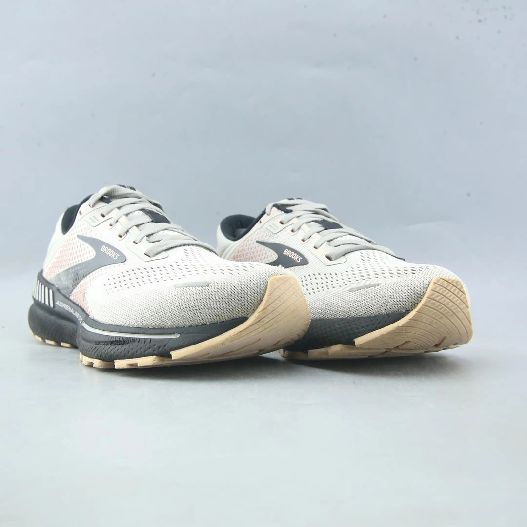 BROOKS ADRENALINE GTS 22 Brooks trainer design images