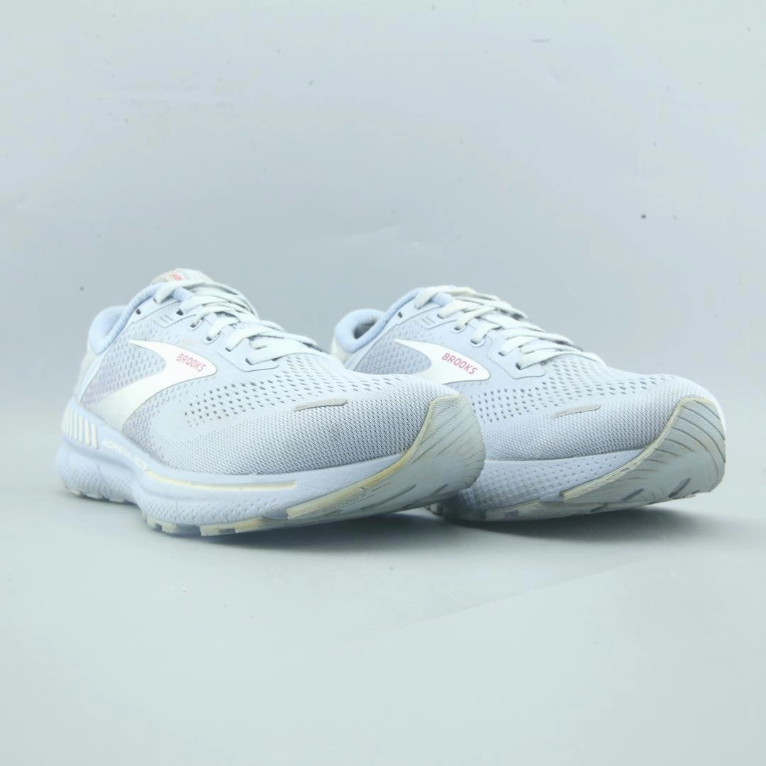 BROOKS ADRENALINE GTS 22 lightweight running shoe photos