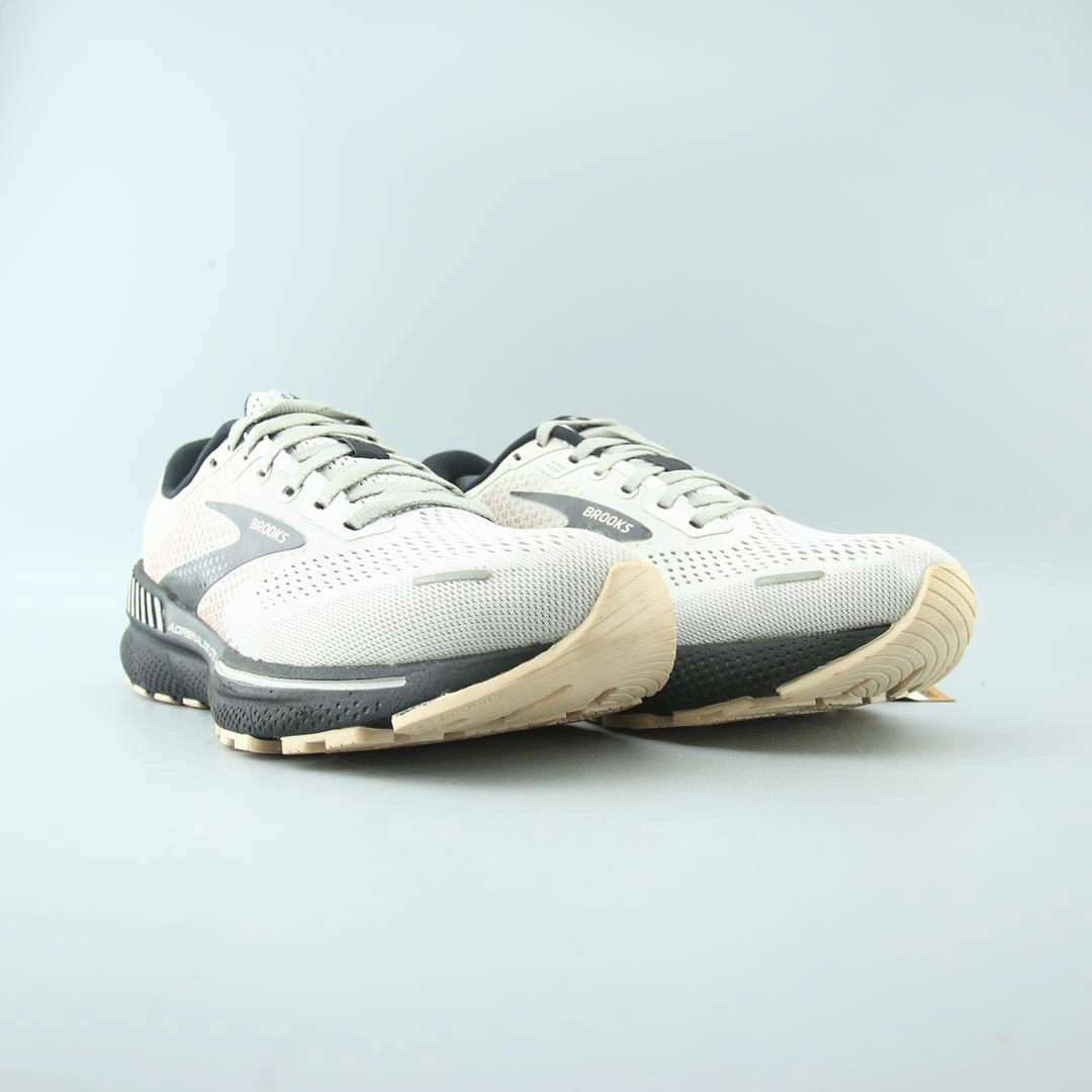 BROOKS ADRENALINE GTS 22 performance running shoe visuals