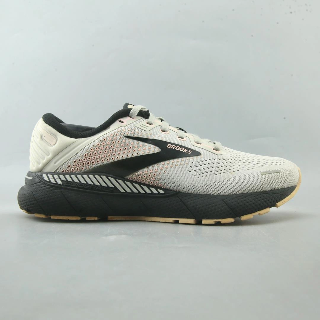 BROOKS ADRENALINE GTS 22 performance running shoe visuals