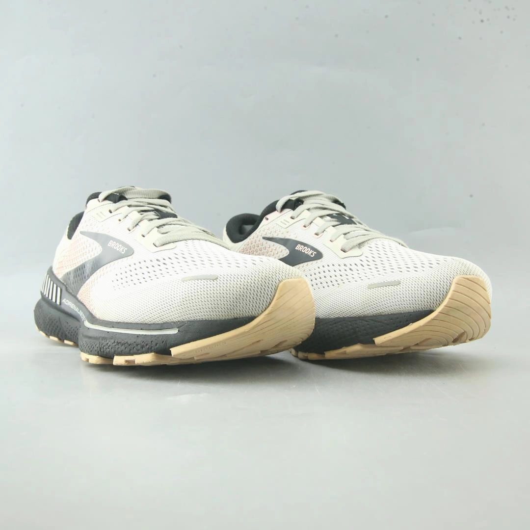 BROOKS ADRENALINE GTS 22 performance running shoe visuals