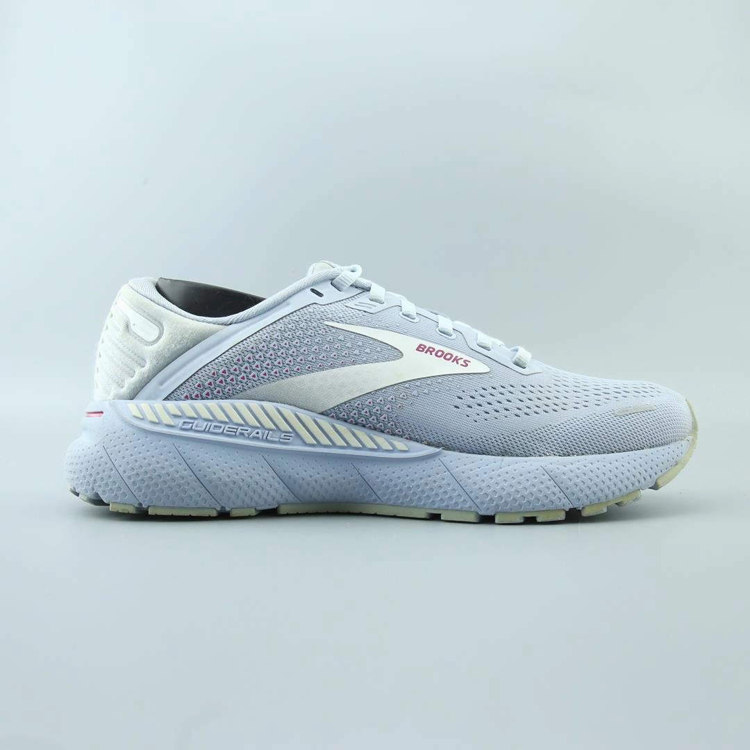 BROOKS ADRENALINE GTS 22 performance running shoe visuals