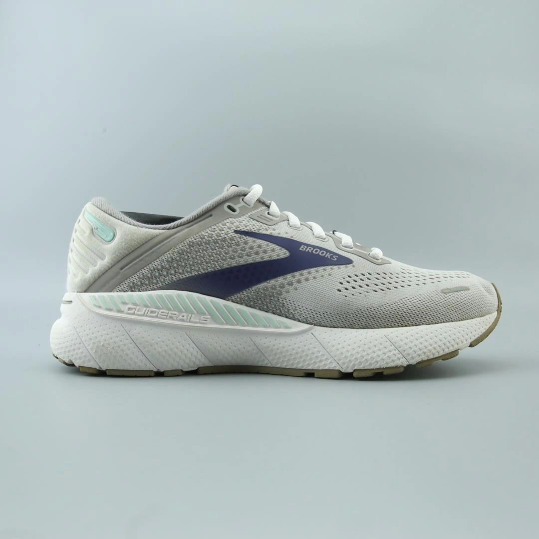 BROOKS ADRENALINE GTS 22 performance running shoe visuals