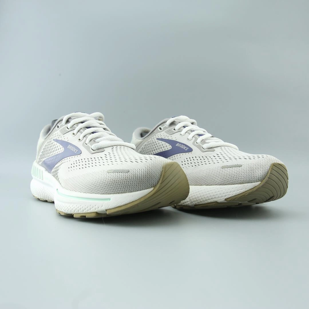 BROOKS ADRENALINE GTS 22 performance running shoe visuals