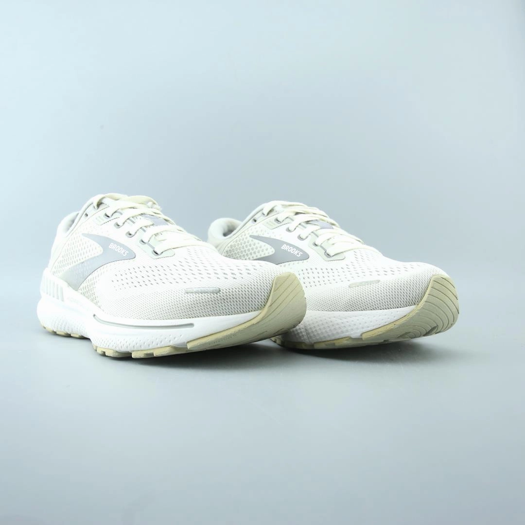 BROOKS ADRENALINE GTS 22 performance running shoe visuals