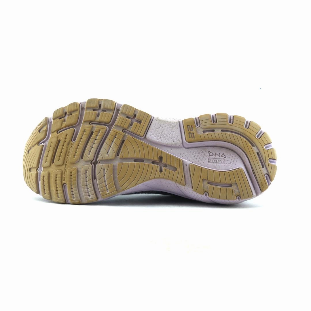 BROOKS ADRENALINE GTS 22 performance running shoe visuals