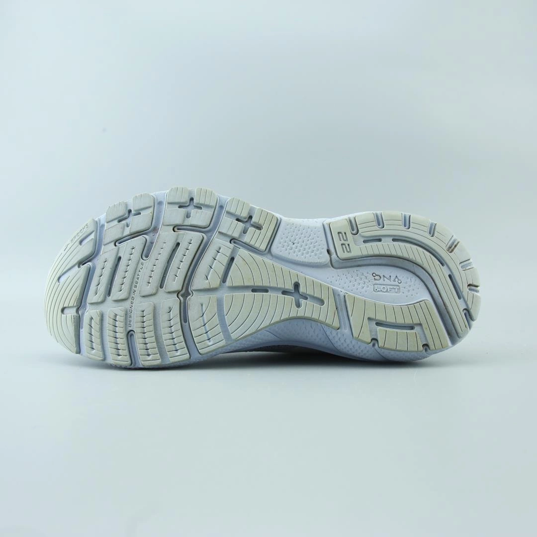 BROOKS ADRENALINE GTS 22 performance running shoe visuals