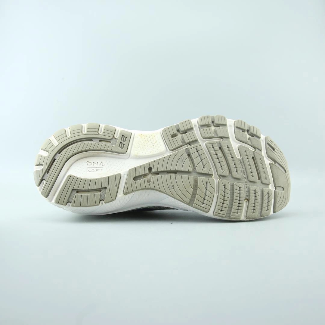 BROOKS ADRENALINE GTS 22 performance running shoe visuals