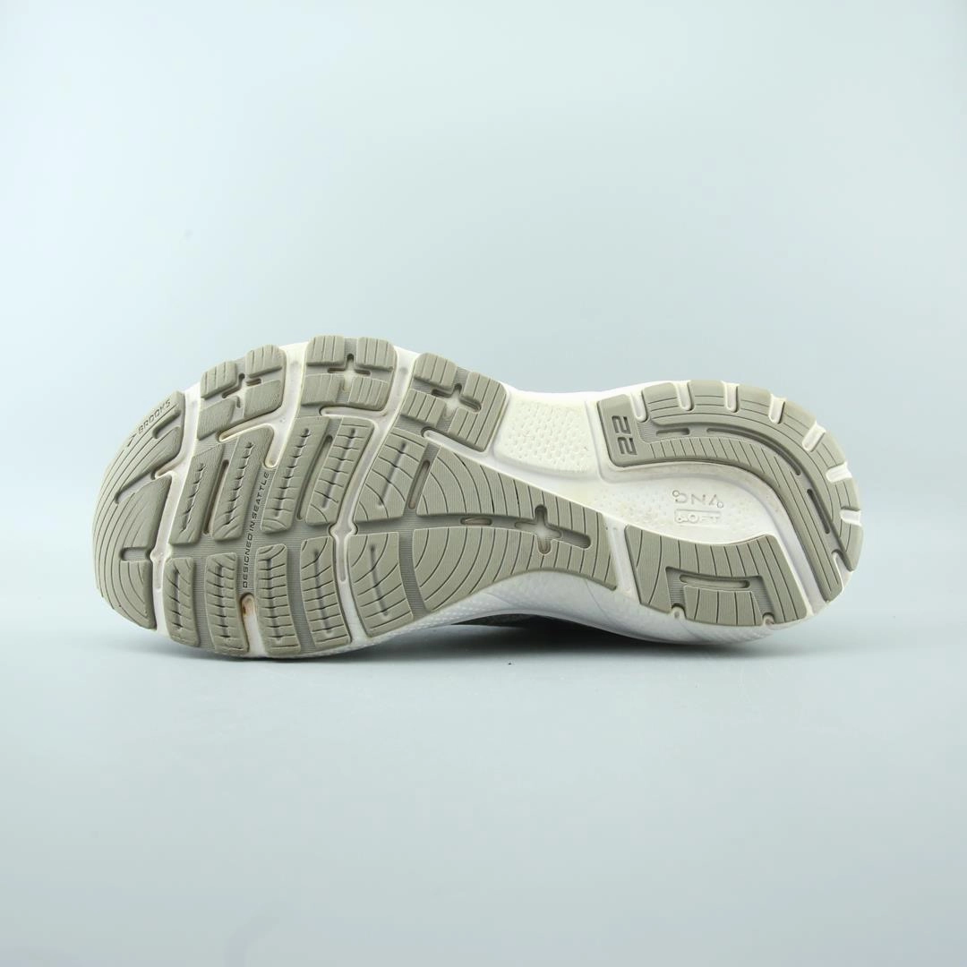 BROOKS ADRENALINE GTS 22 performance running shoe visuals