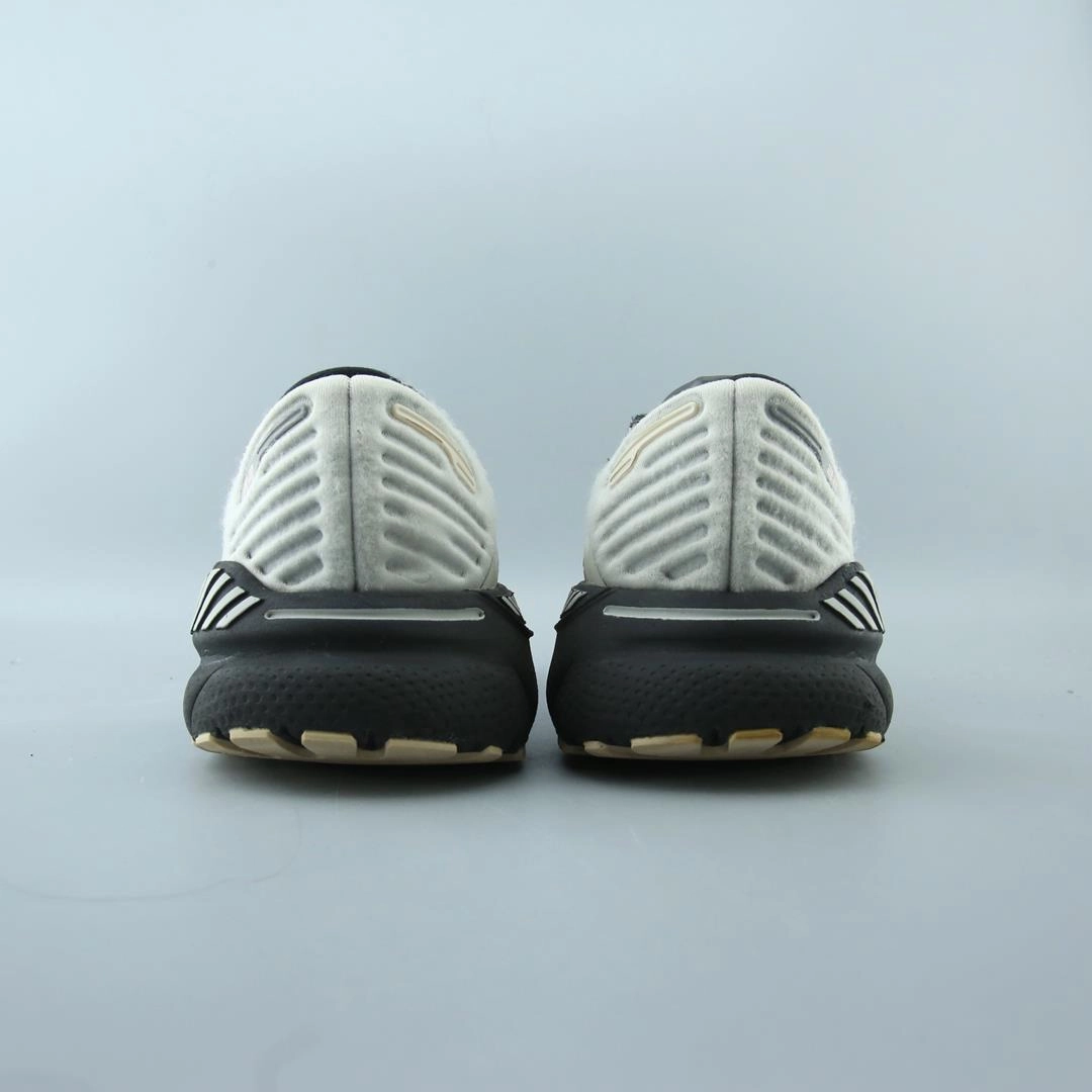 BROOKS ADRENALINE GTS 22 performance running shoe visuals