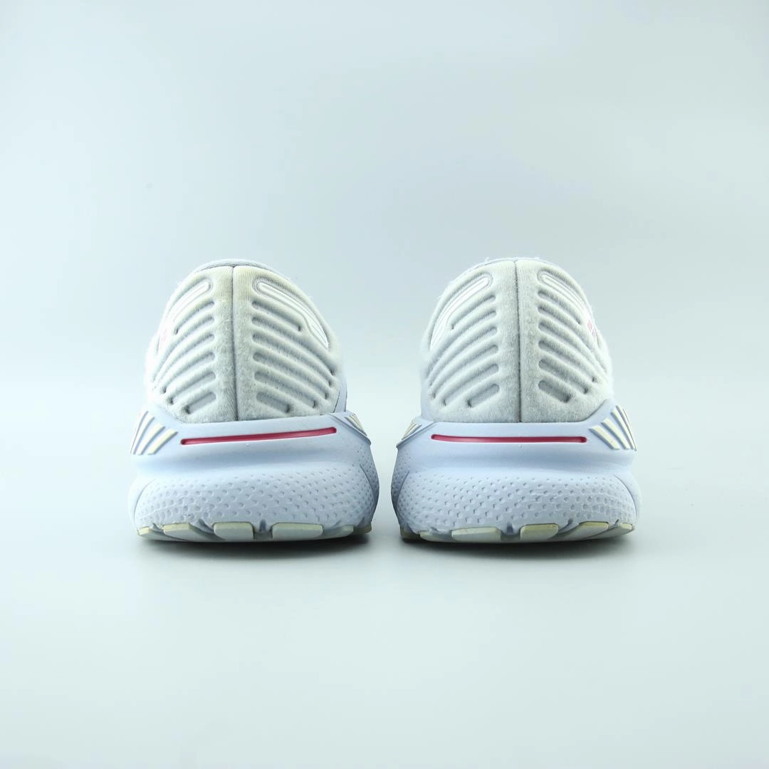 BROOKS ADRENALINE GTS 22 performance running shoe visuals
