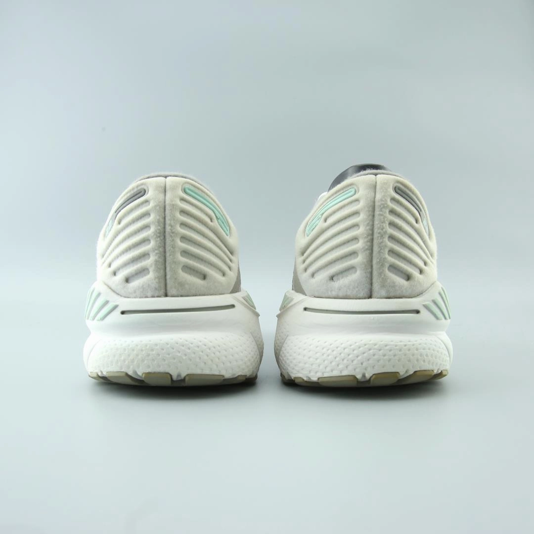 BROOKS ADRENALINE GTS 22 performance running shoe visuals