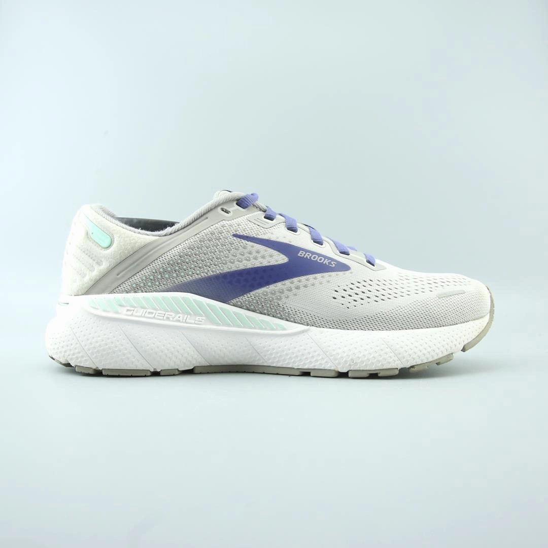 BROOKS ADRENALINE GTS 22 performance running shoe visuals