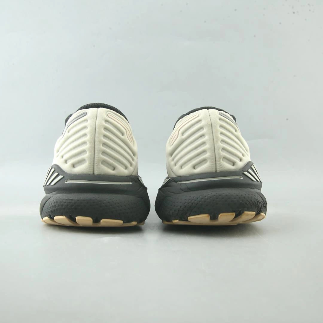 BROOKS ADRENALINE GTS 22 performance running shoe visuals