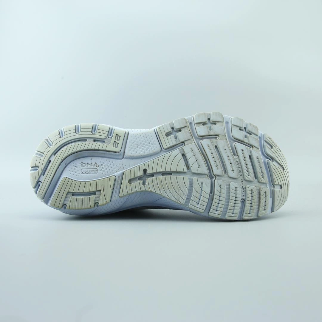 BROOKS ADRENALINE GTS 22 performance running shoe visuals