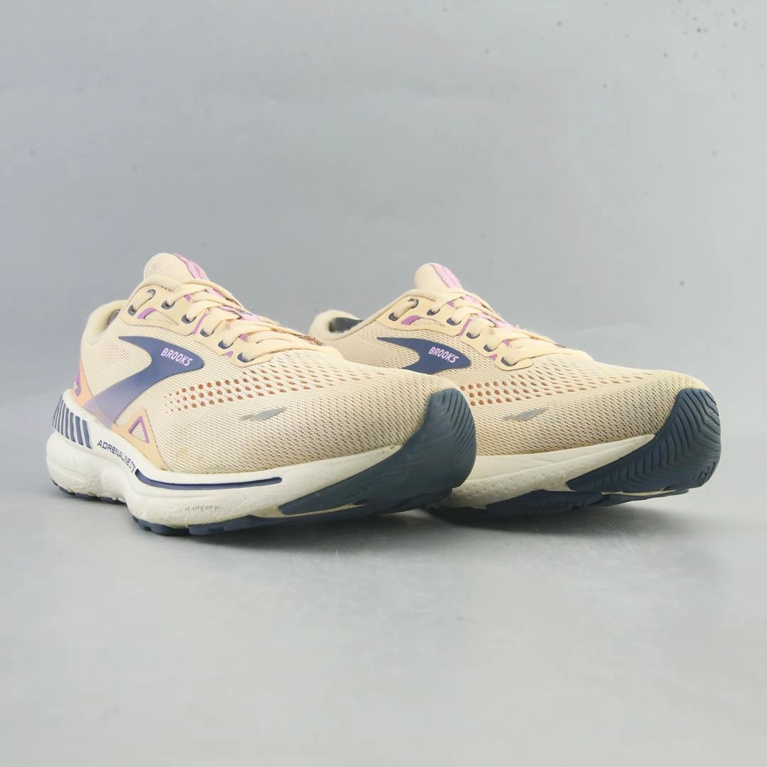 BROOKS ADRENALINE GTS 23 athletic Brooks shoe snapshots