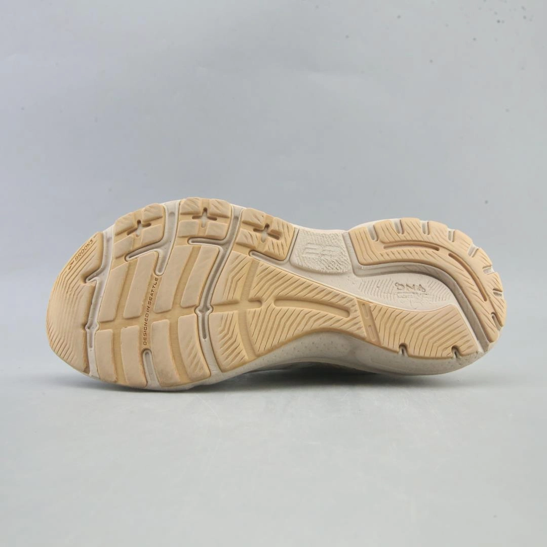 BROOKS ADRENALINE GTS 23 Brooks running shoe close-ups
