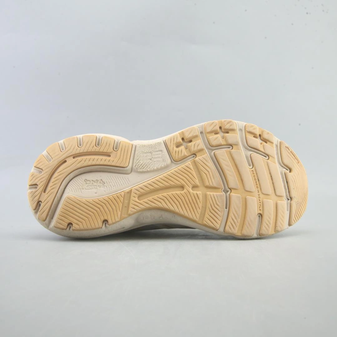 BROOKS ADRENALINE GTS 23 Brooks running shoe close-ups