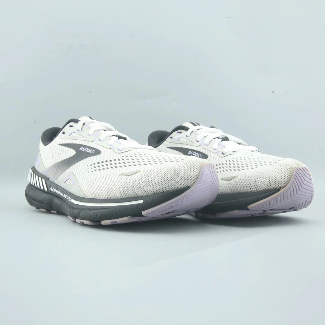BROOKS ADRENALINE GTS 23 lightweight running shoe photos