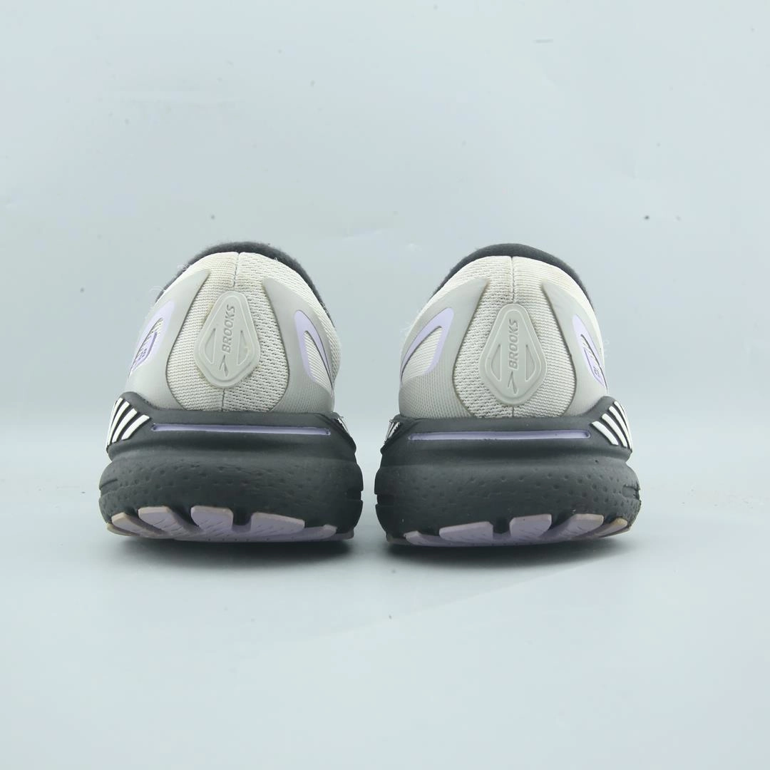 BROOKS ADRENALINE GTS 23 lightweight running shoe photos