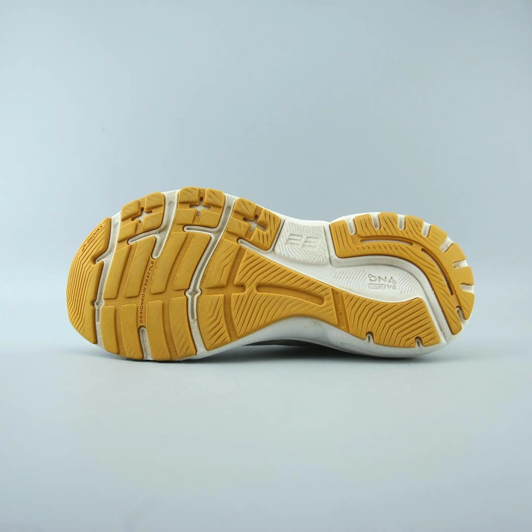 BROOKS ADRENALINE GTS 23 performance running shoe visuals