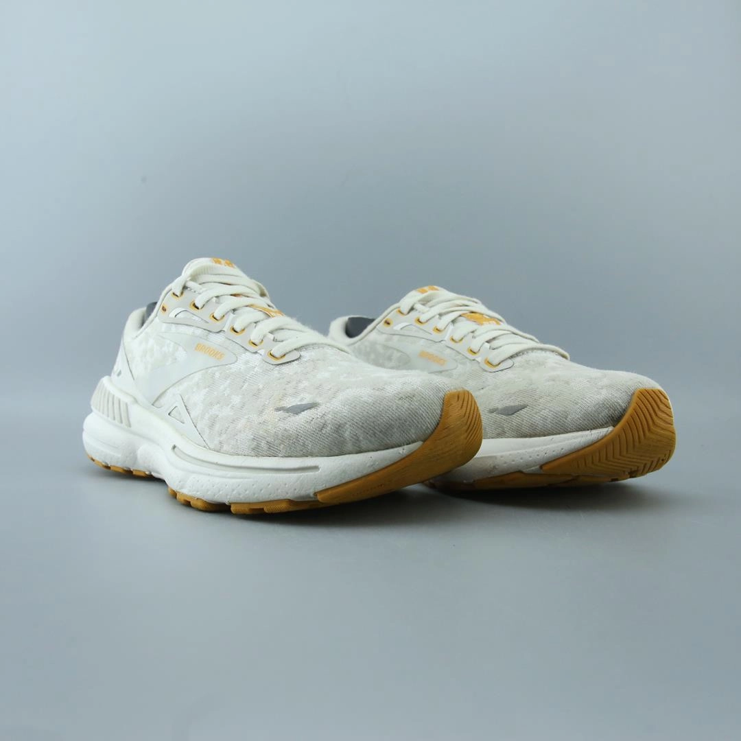 BROOKS ADRENALINE GTS 23 performance running shoe visuals
