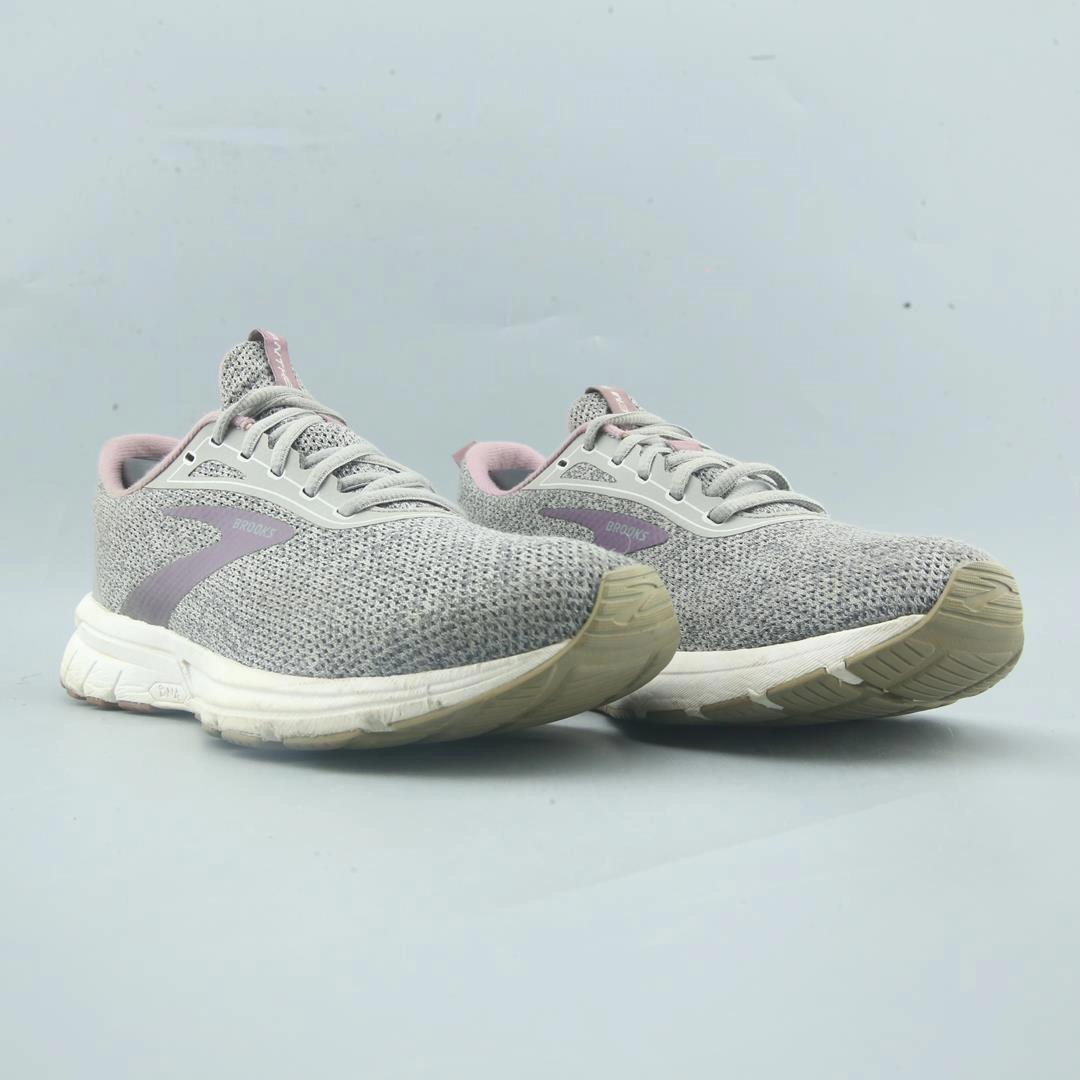 BROOKS ANTHEM 3 lightweight running shoe photos