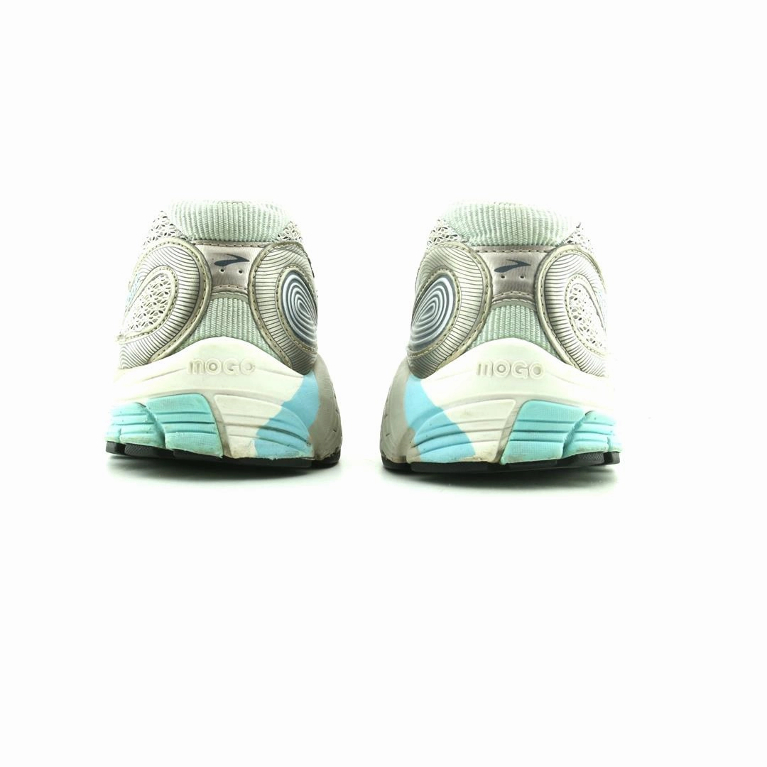 BROOKS ARIEL 12 Brooks running footwear shots