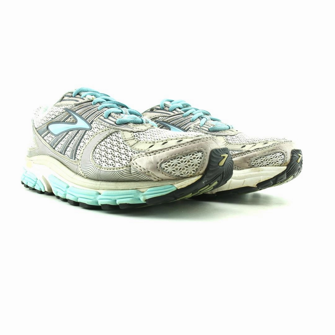 BROOKS ARIEL 12 Brooks running footwear shots