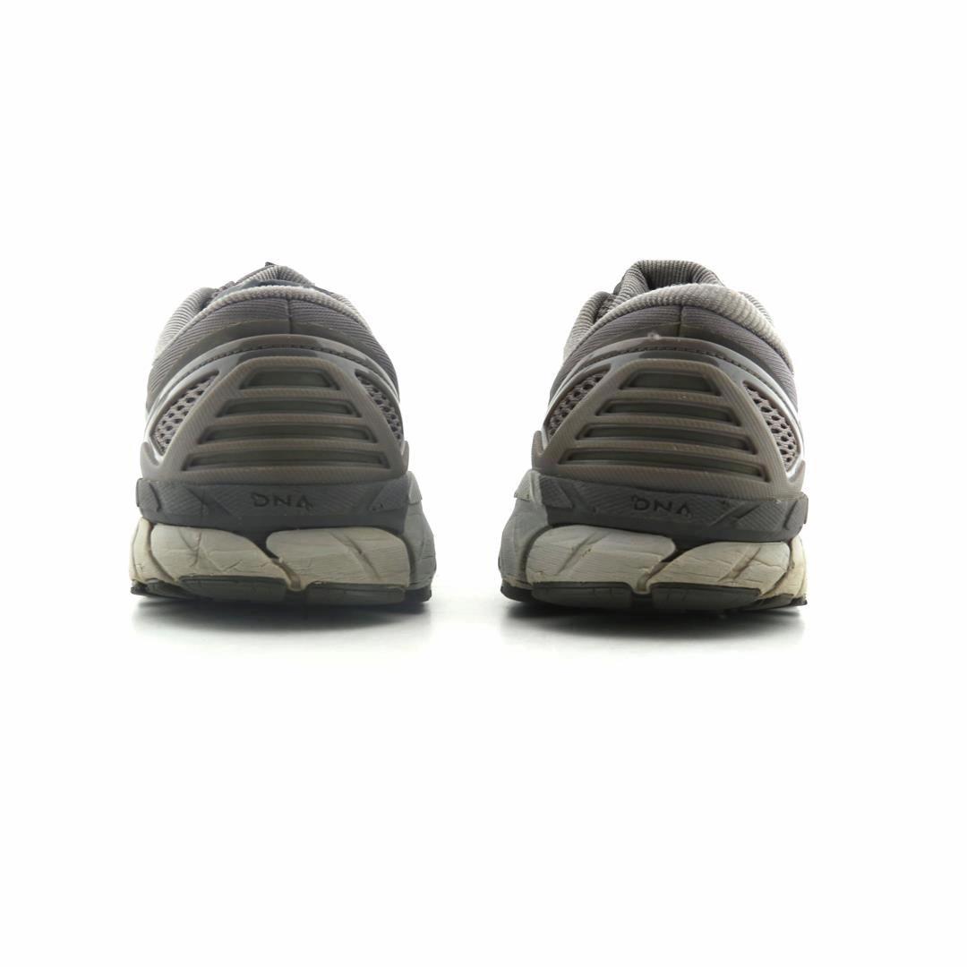 BROOKS ARIEL 18 athletic Brooks shoe snapshots