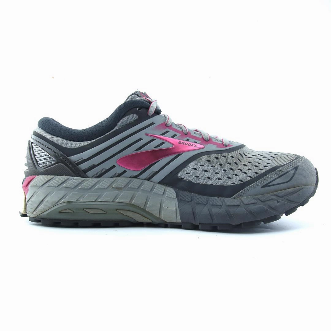 BROOKS ARIEL 18 athletic Brooks shoe snapshots