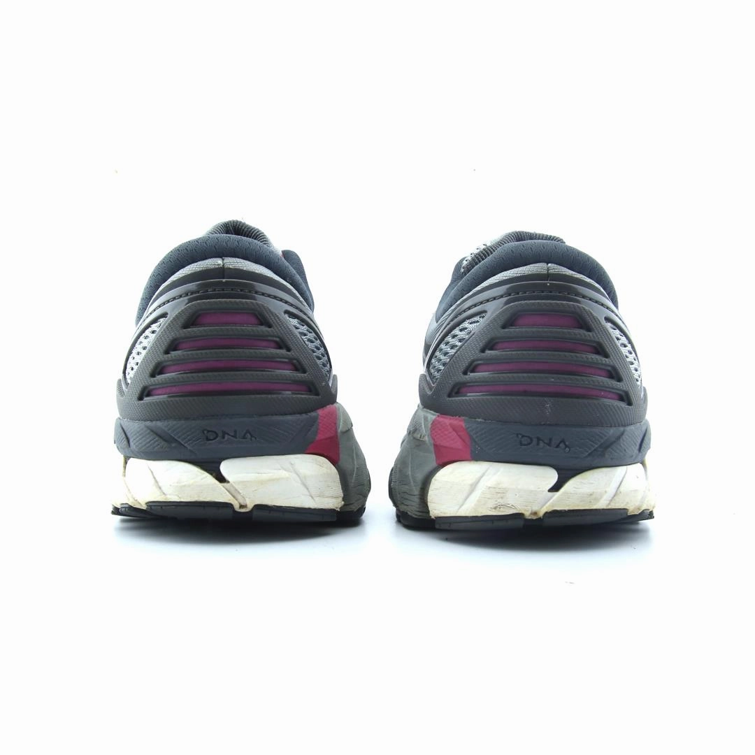 BROOKS ARIEL 18 athletic Brooks shoe snapshots
