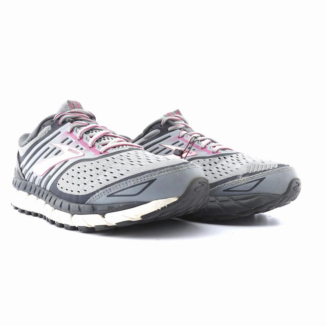 BROOKS ARIEL 18 Brooks running shoe close-ups