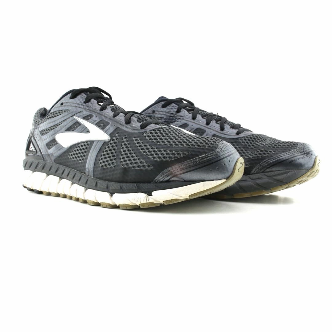BROOKS BEAST 16 Brooks running shoe close-ups