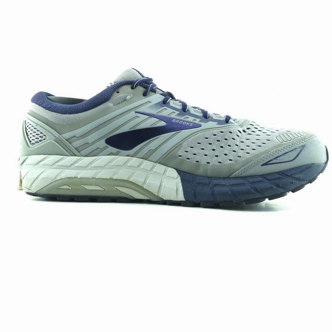 BROOKS BEAST 18 athletic Brooks shoe snapshots