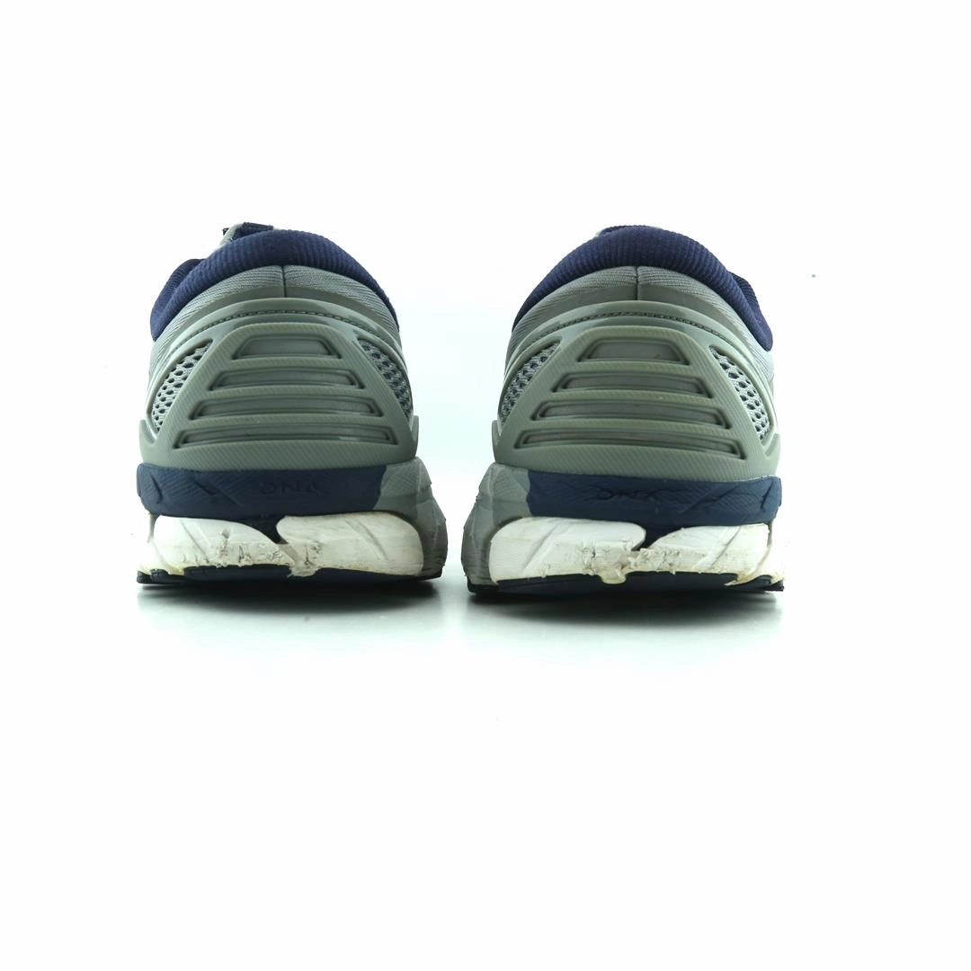 BROOKS BEAST 18 athletic Brooks shoe snapshots