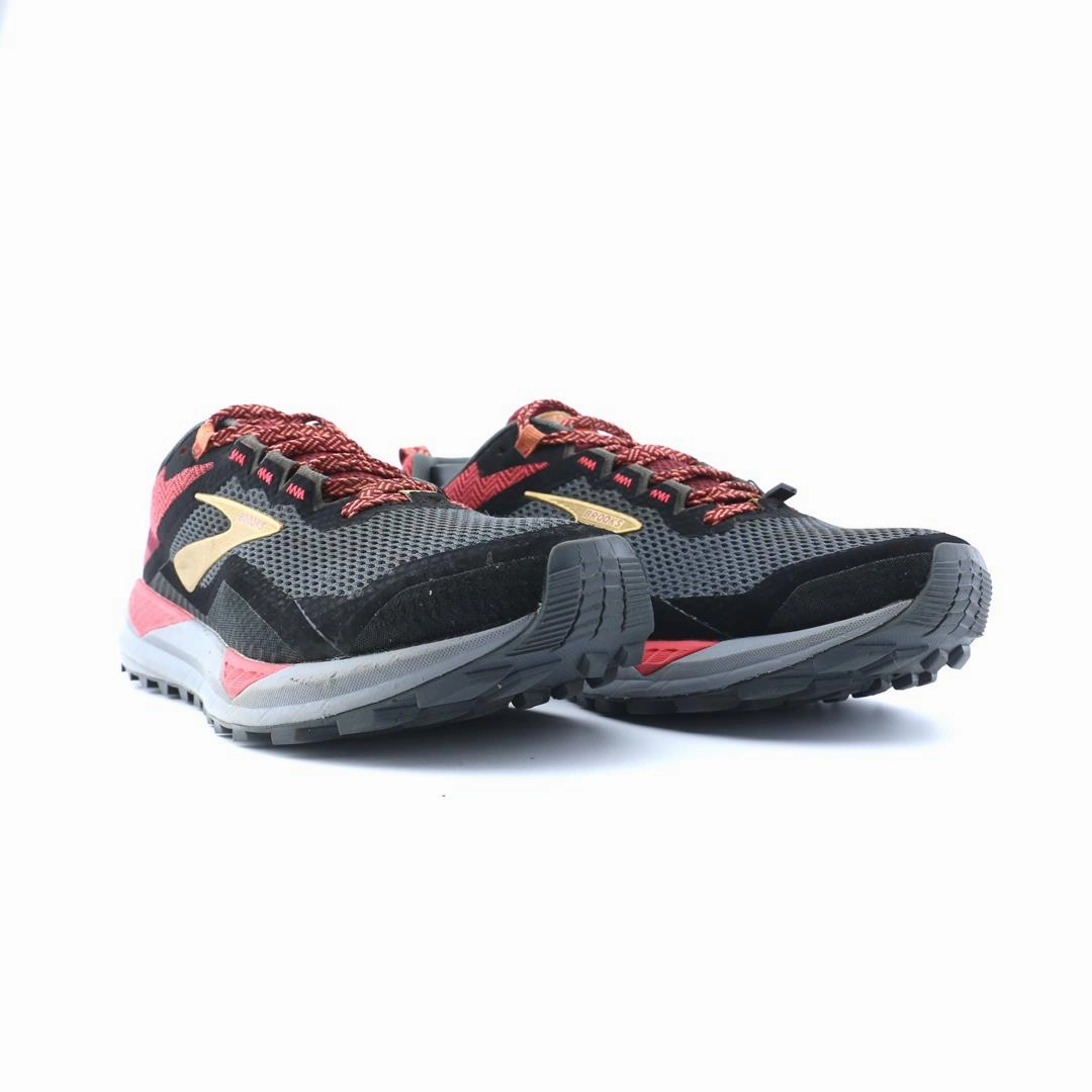 BROOKS CASCADIA 14 performance running shoe visuals