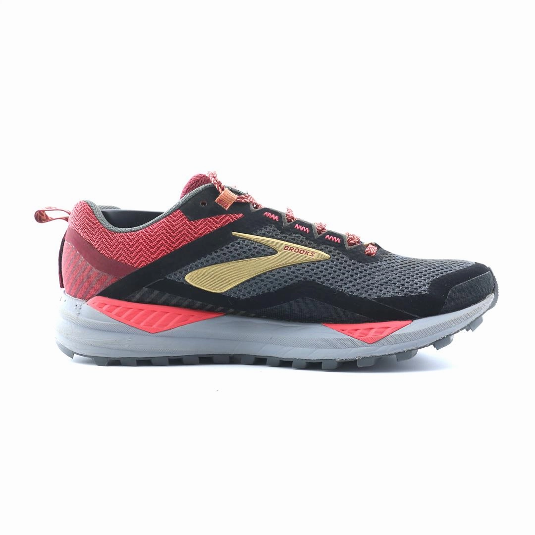 BROOKS CASCADIA 14 performance running shoe visuals