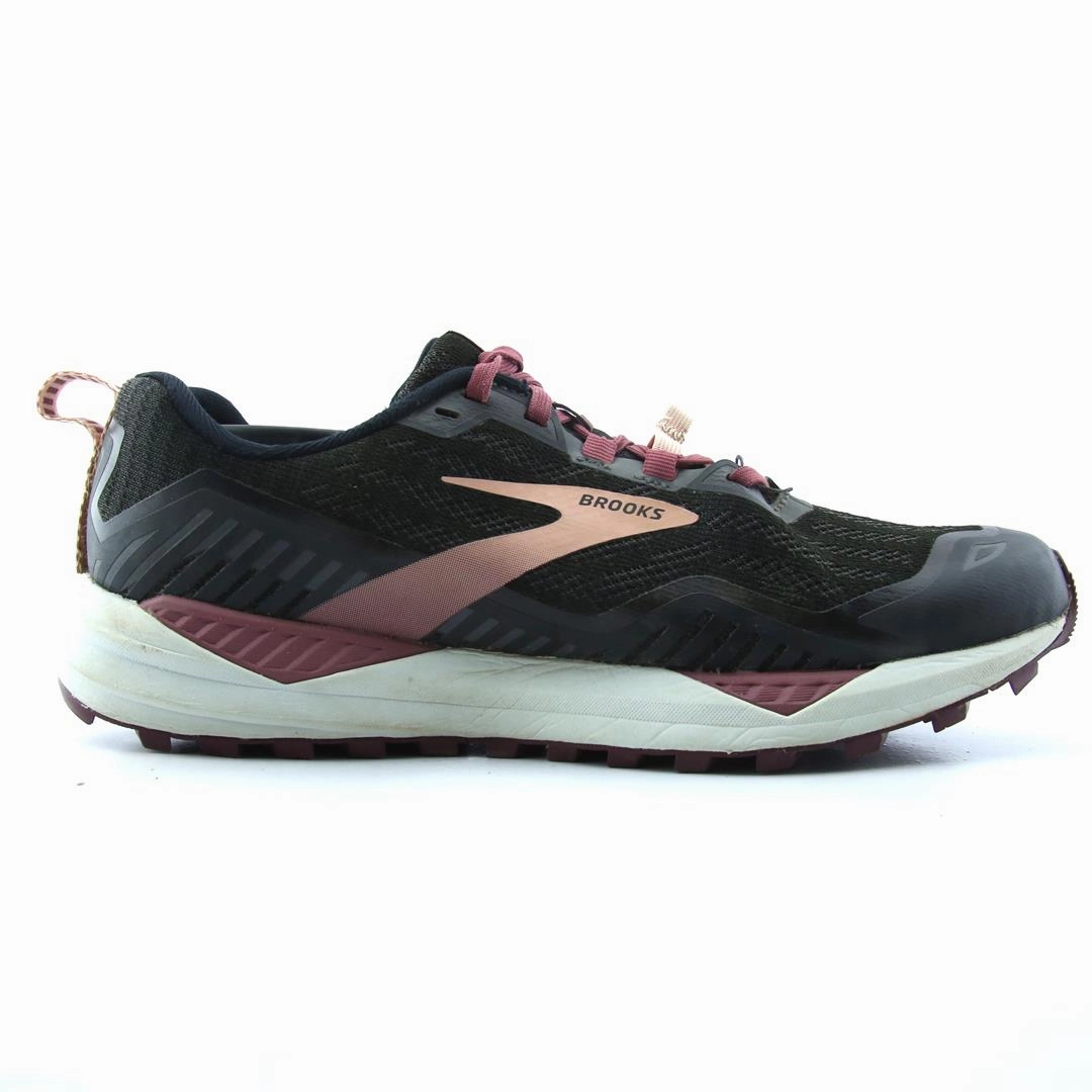 BROOKS CASCADIA 15 athletic Brooks shoe snapshots