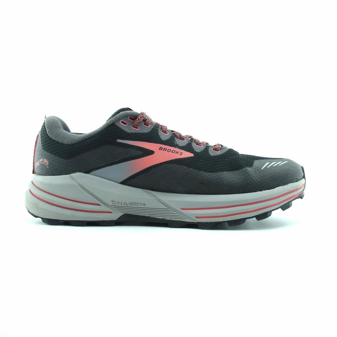 BROOKS CASCADIA 16 lightweight running shoe photos