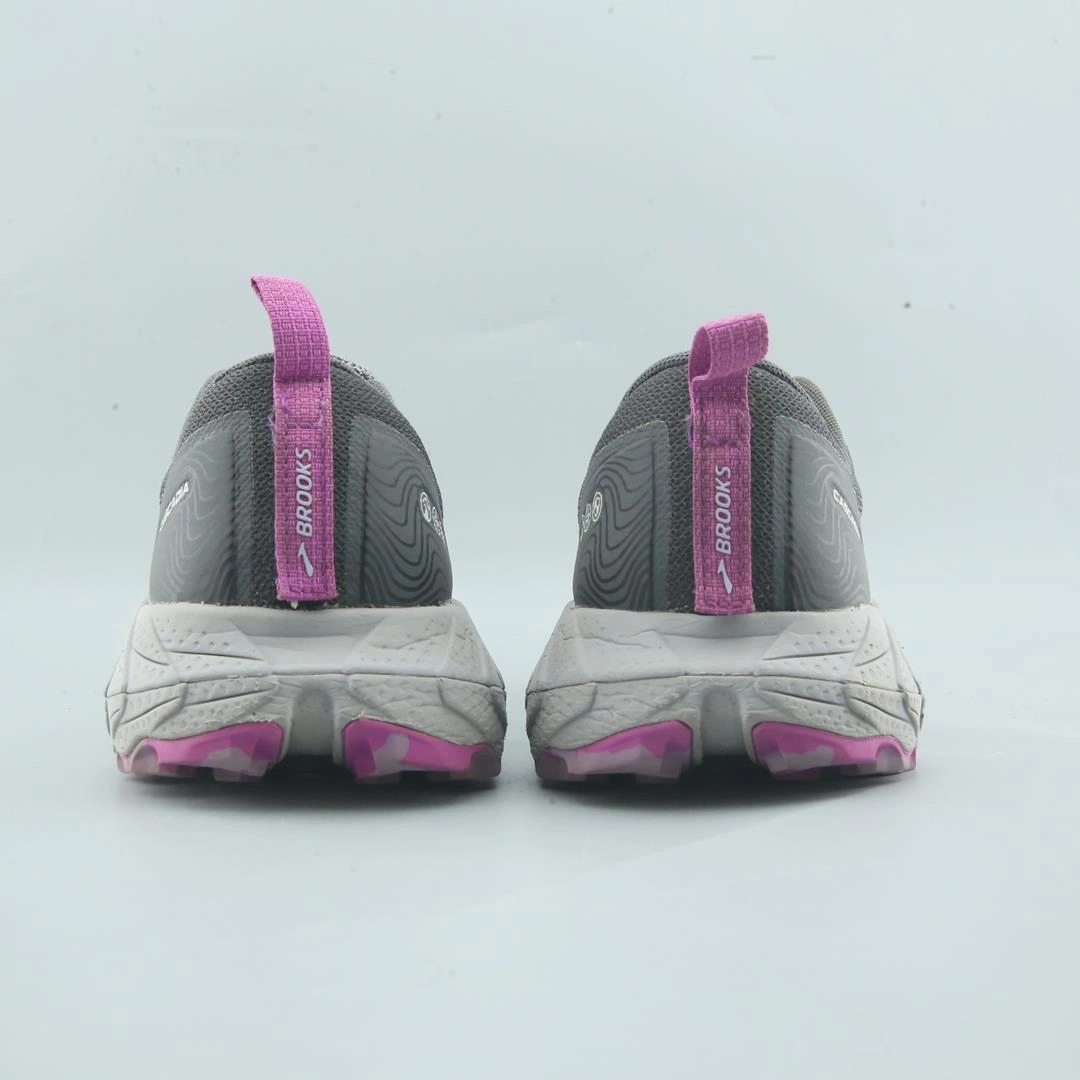 BROOKS CASCADIA 17 lightweight running shoe photos
