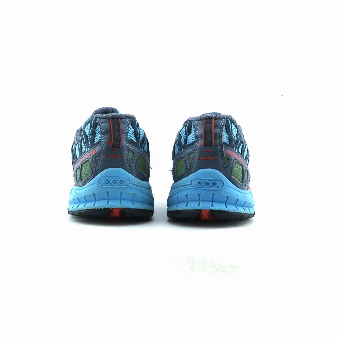 BROOKS CASCADIA 8 performance running shoe visuals