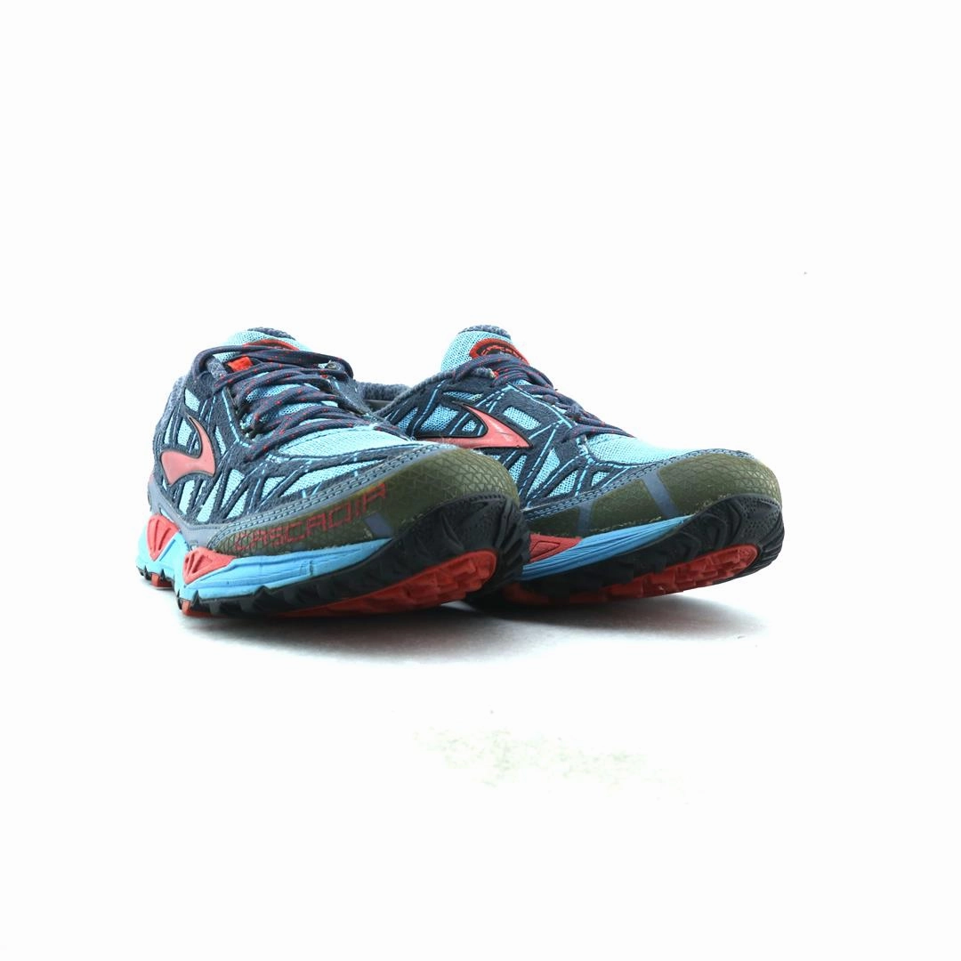 BROOKS CASCADIA 8 performance running shoe visuals