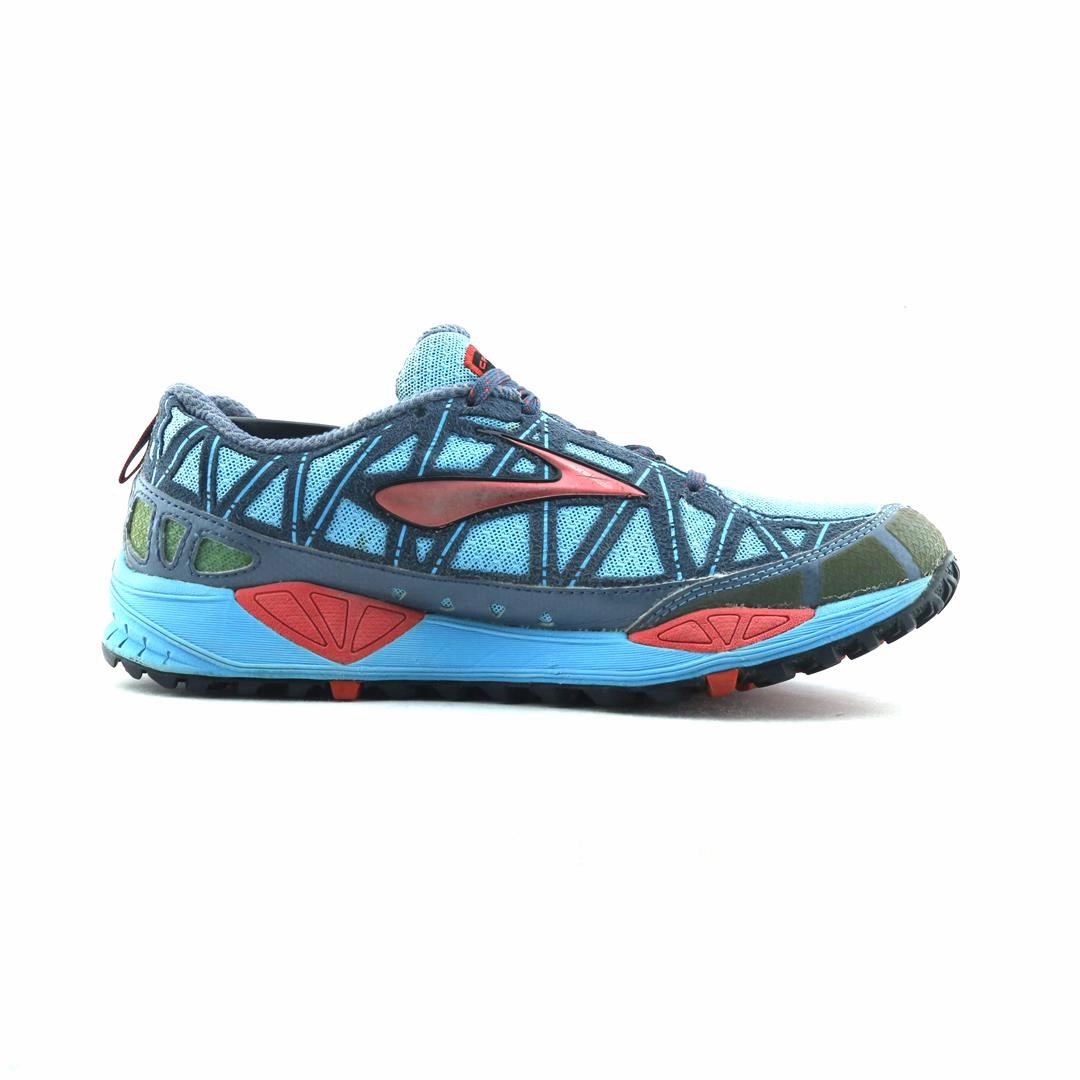 BROOKS CASCADIA 8 performance running shoe visuals