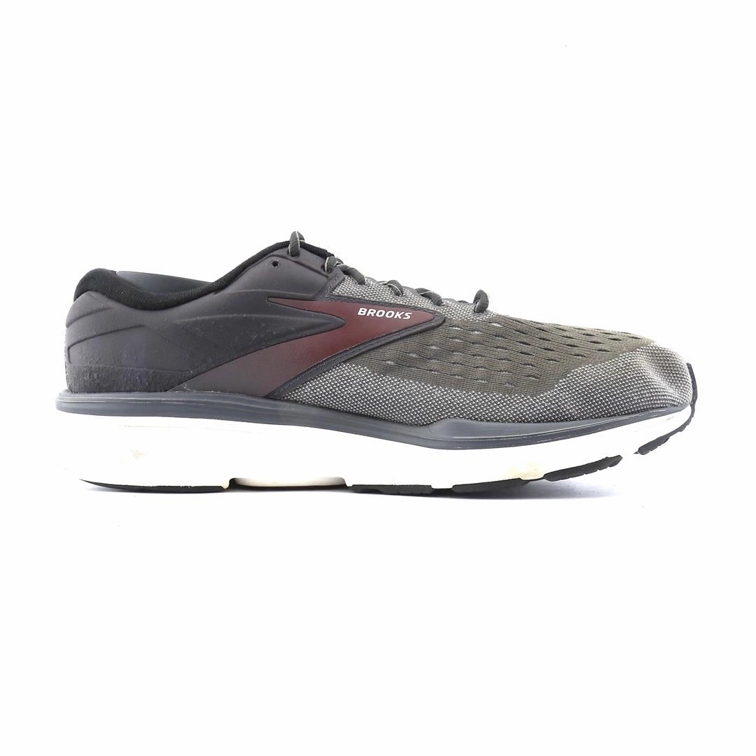 BROOKS DYAD 11 performance running shoe visuals